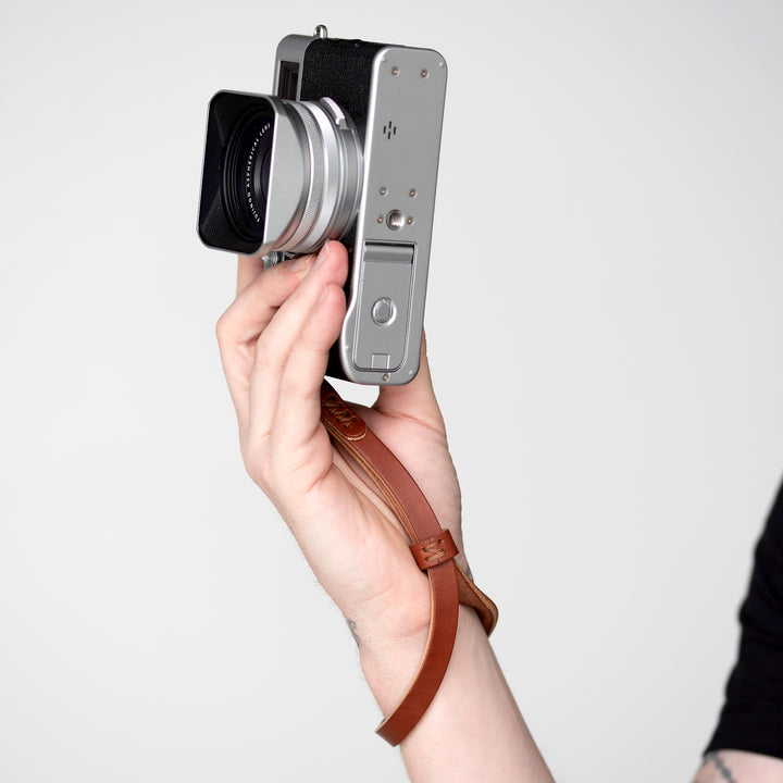 Wrist camera strap (F2)
