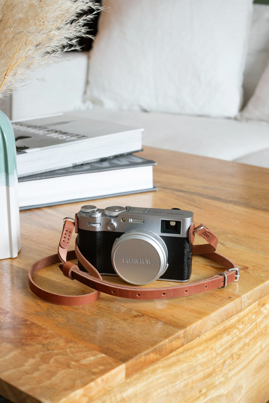 Leather camera strap (F5.6)